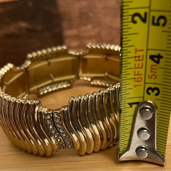 Retro Avon Stretch Gold-Toned Bracelet - Picture 2 of 5